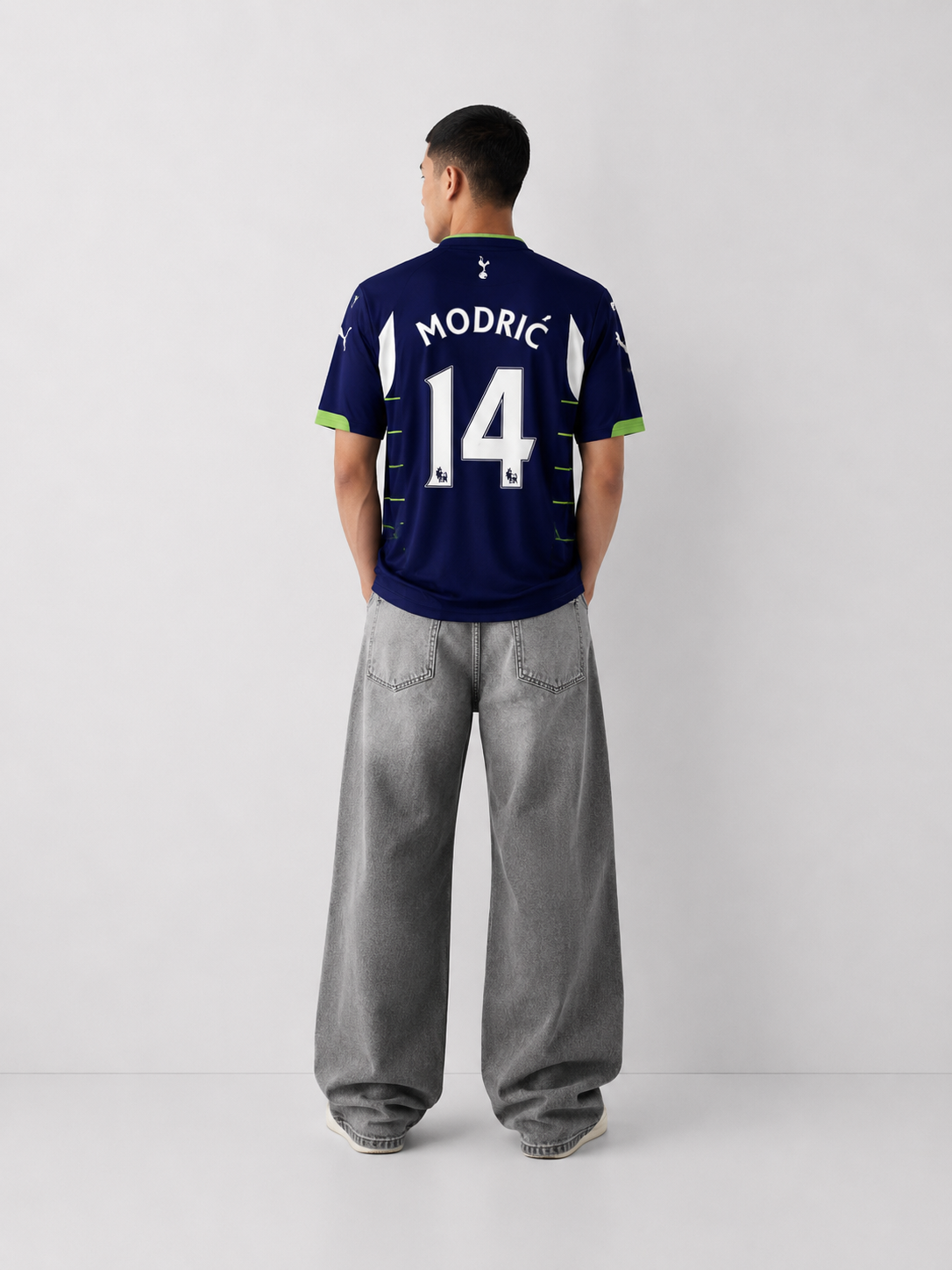 Luka Modrić – Tottenham Hotspur 2011-12 Away Kit